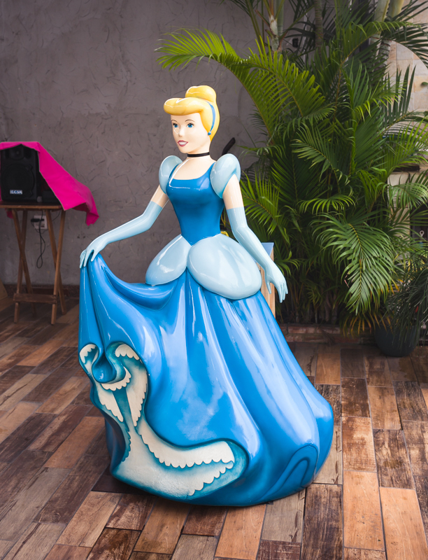 Escultura da empresa Artfest no espaço João e Maria em Bangu