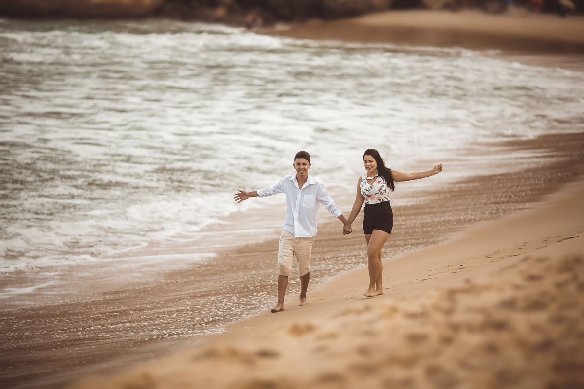 Sessão fotográfica na praia ensaio Pré-wedding/Grumari-RJ 