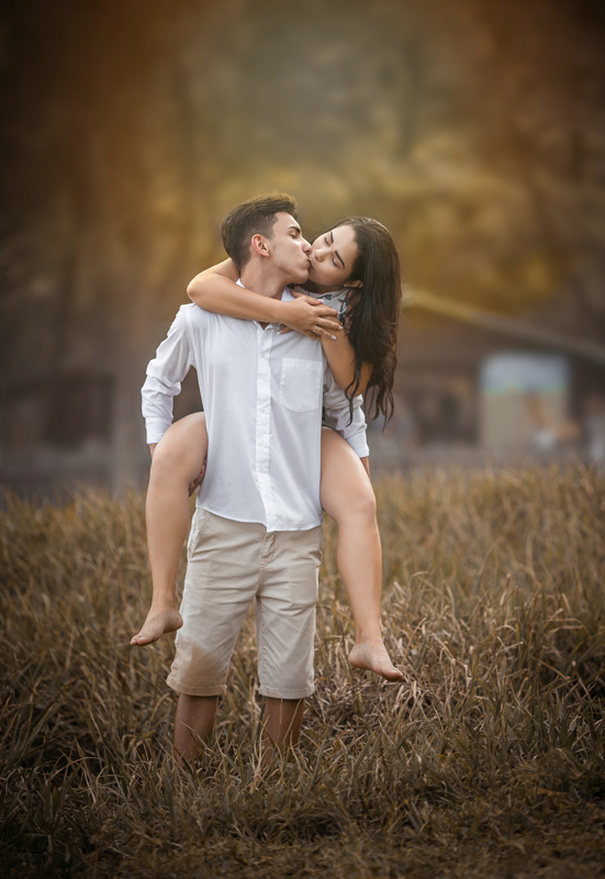 Ensaio Pré-Casamento divertido em Grumari/RJ