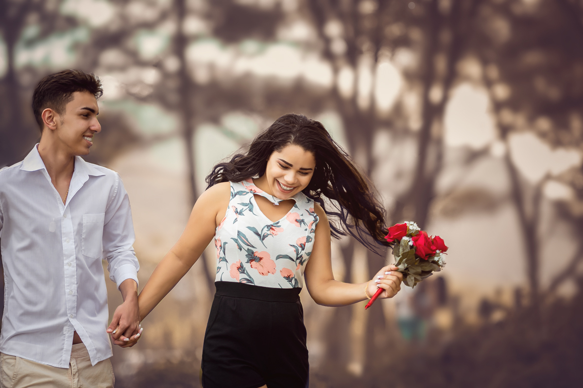 Fotografia de casal em ensaio Pré-Wedding Grumari/RJ 