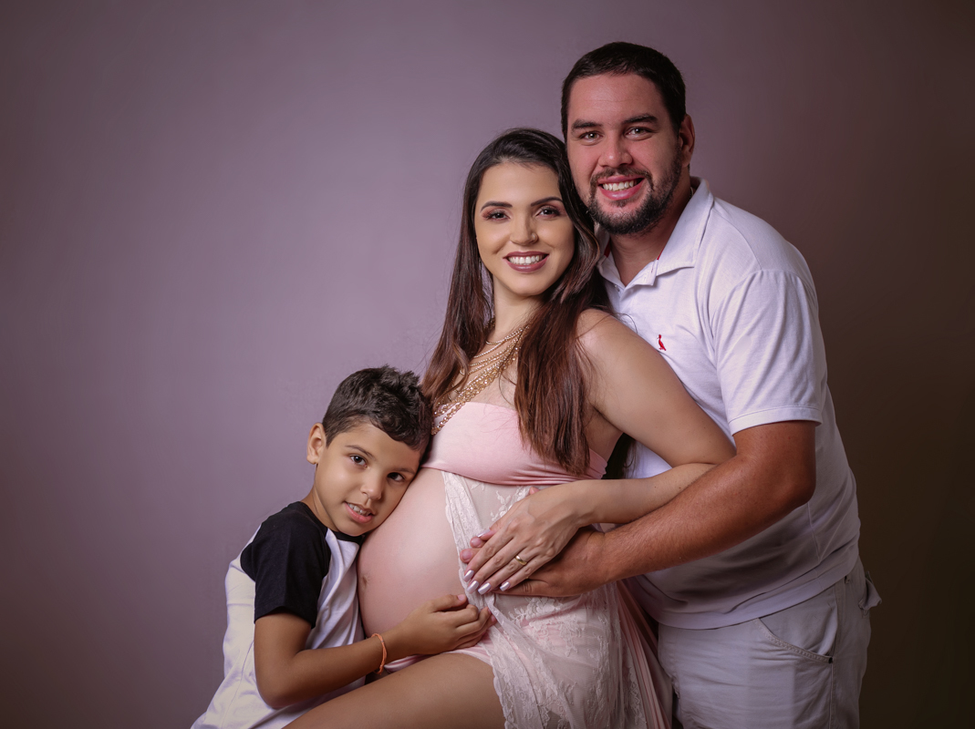 Ensaio de gestante com família em estúdio/RJ
