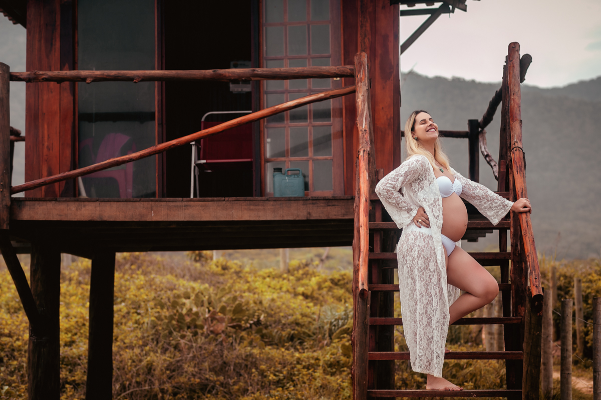 Fotografia de Gestante ao ar livre em praia de Grumari/RJ