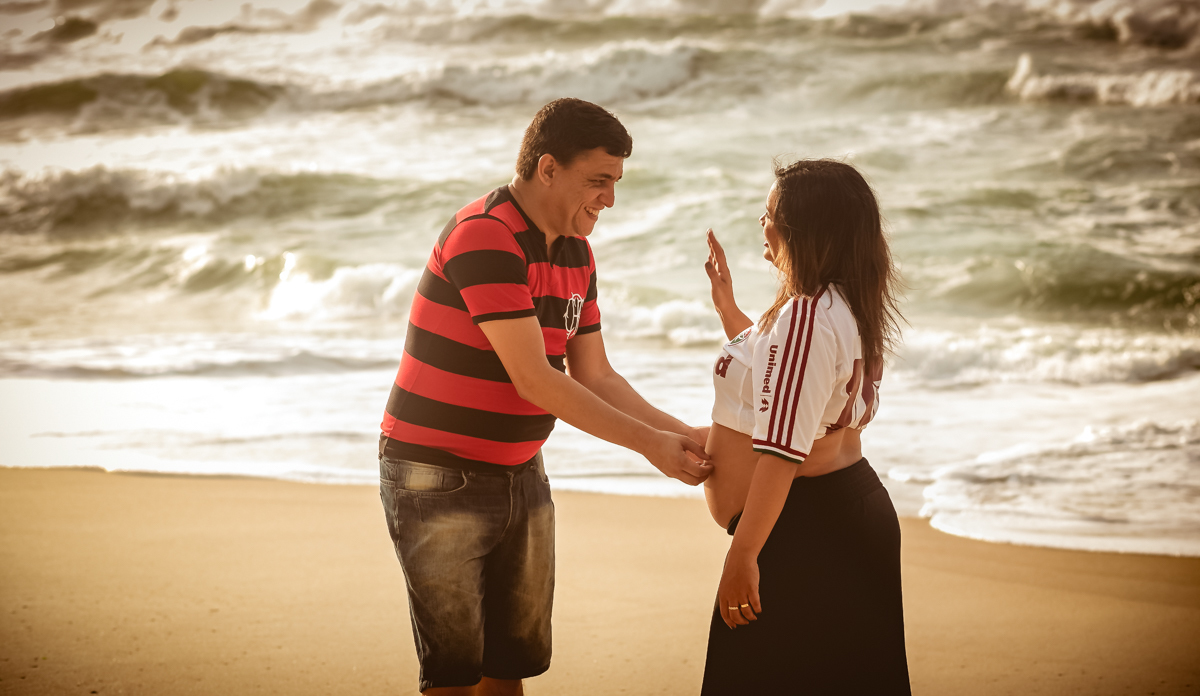 Ensaio gestante divertido em Grumari/RJ