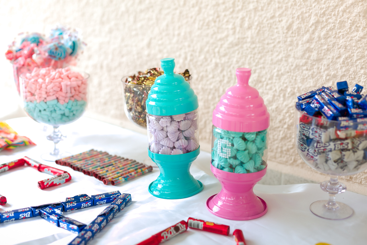 Mesa de doces em festa infantil de 7 anos da Gabriella LOL