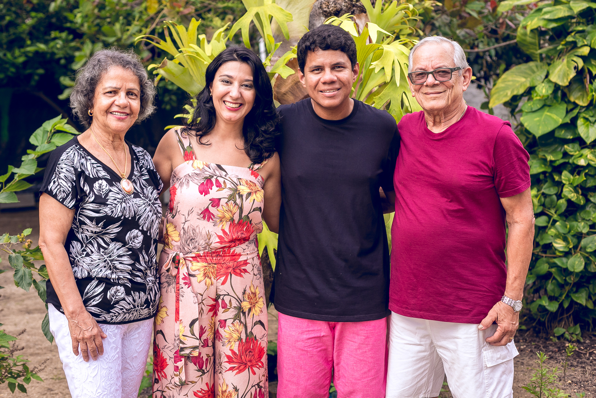 Foto de família em festa temática da LOL em Campo Grande/RJ