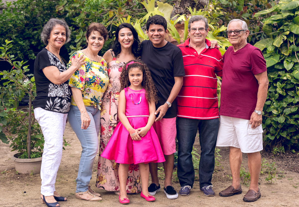 Fotografia da família em festa da LOL surprise em Campo Grande/RJ