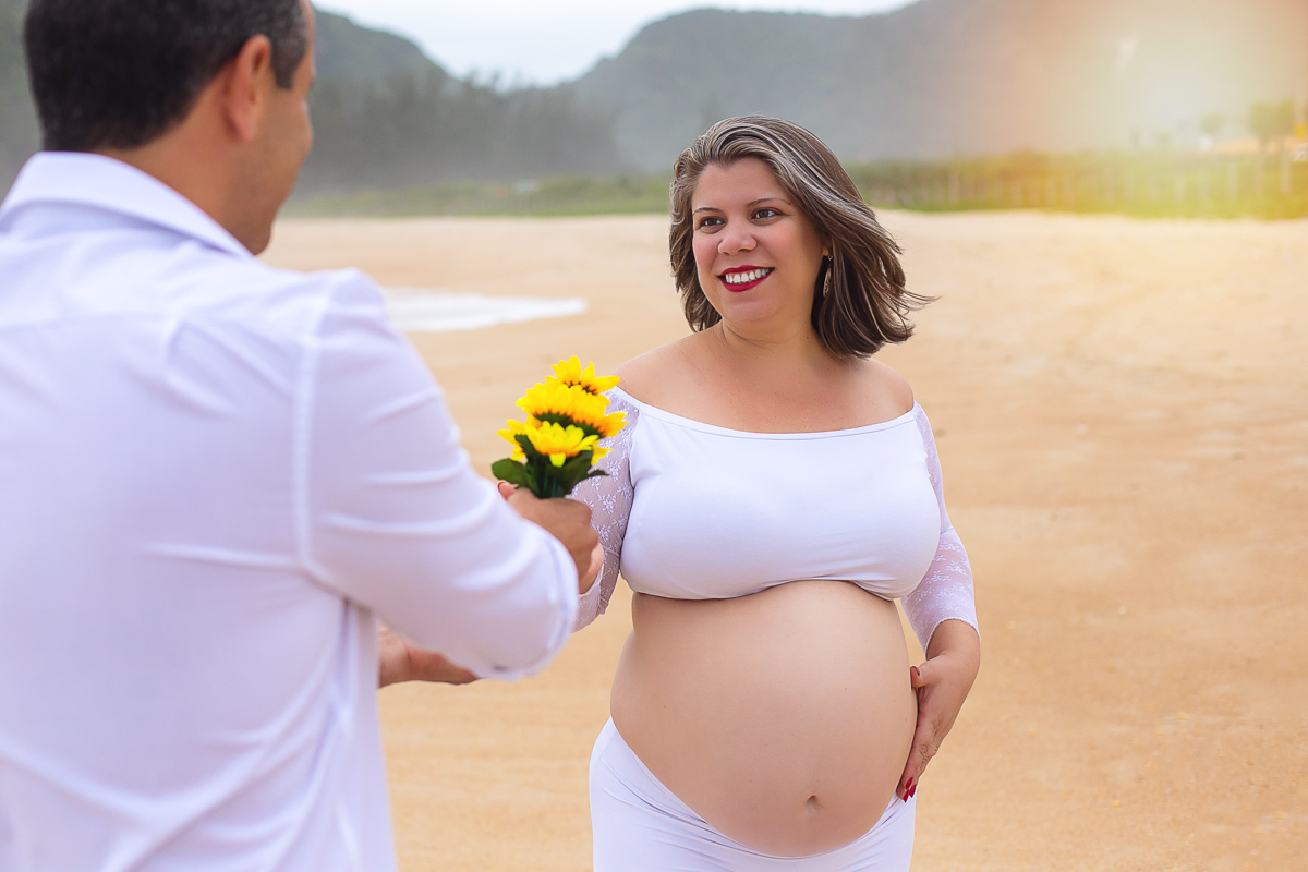 Book fotográfica gestante na praia-Grumari/RJ