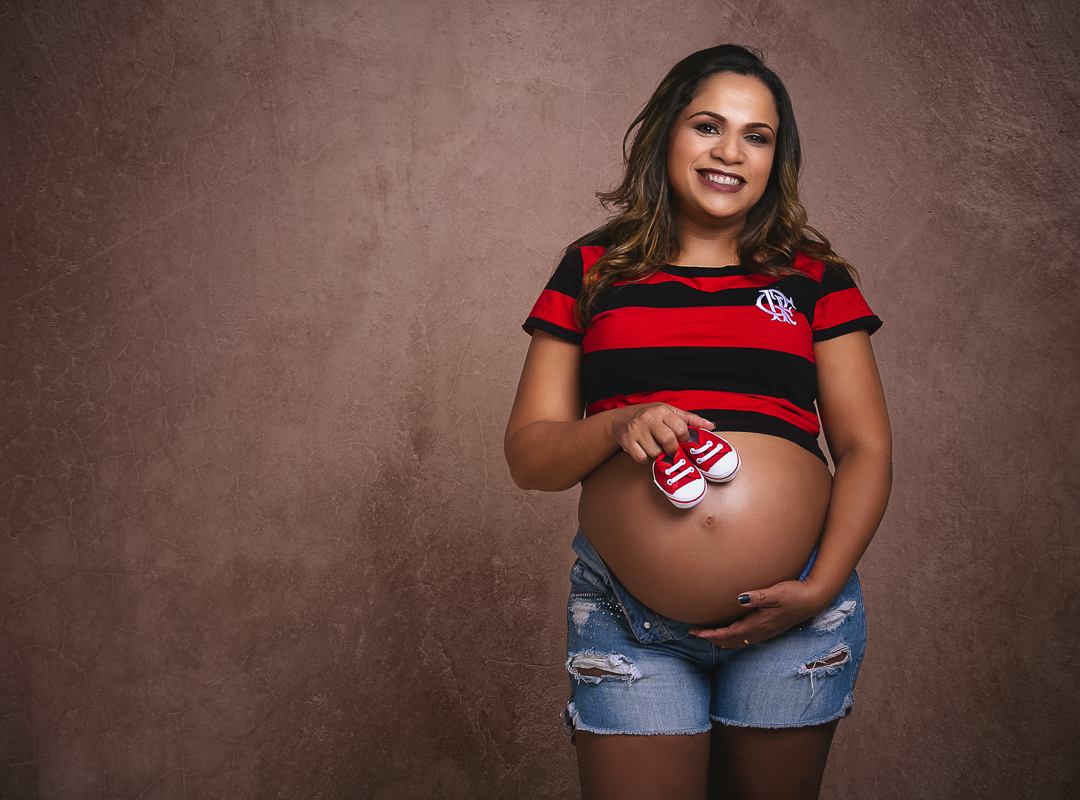 Fotografia de gestante em ensaio no estúdio em realengo/RJ