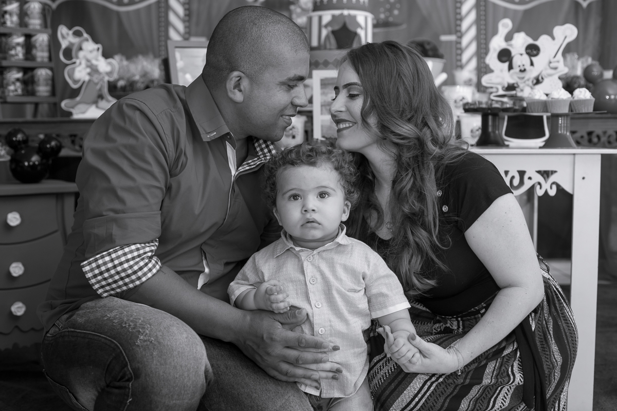 Fotografia de família em festa de 1 ano Circo do Mickey em Condomínio Portal do Sol-Belford Roxo