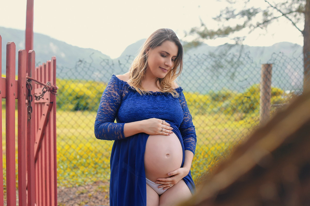 Book fotográfico de gestante externo em praia de Grumari/RJ