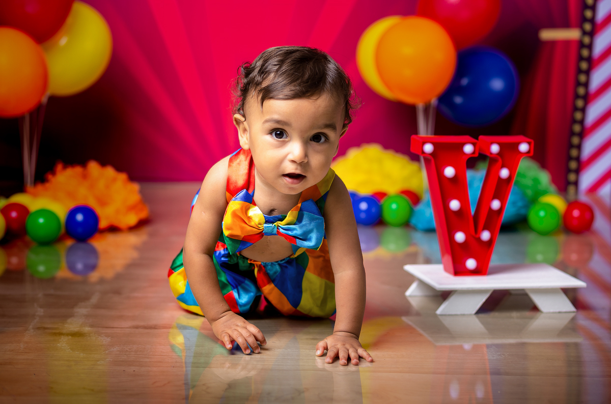 Ensaio de menino em estúdio 1 ano do Vicente tema circo