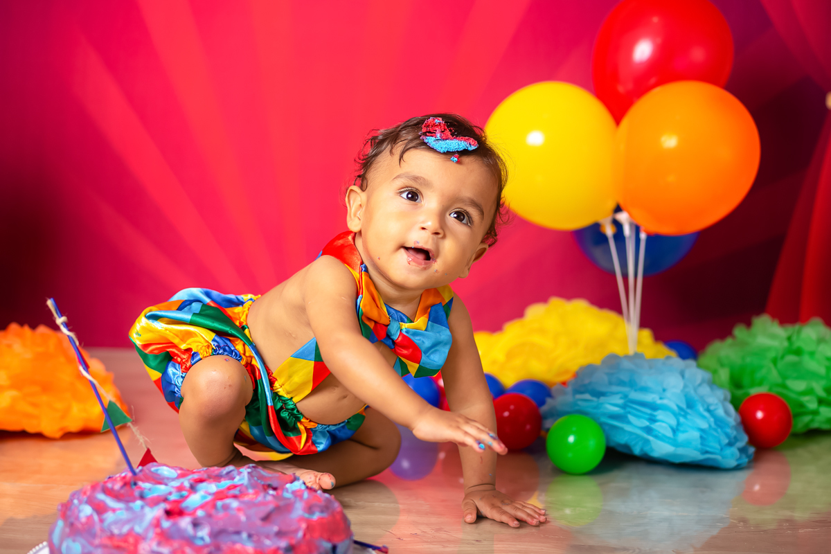Fotografia em estúdio ensaio infantil smash the cake