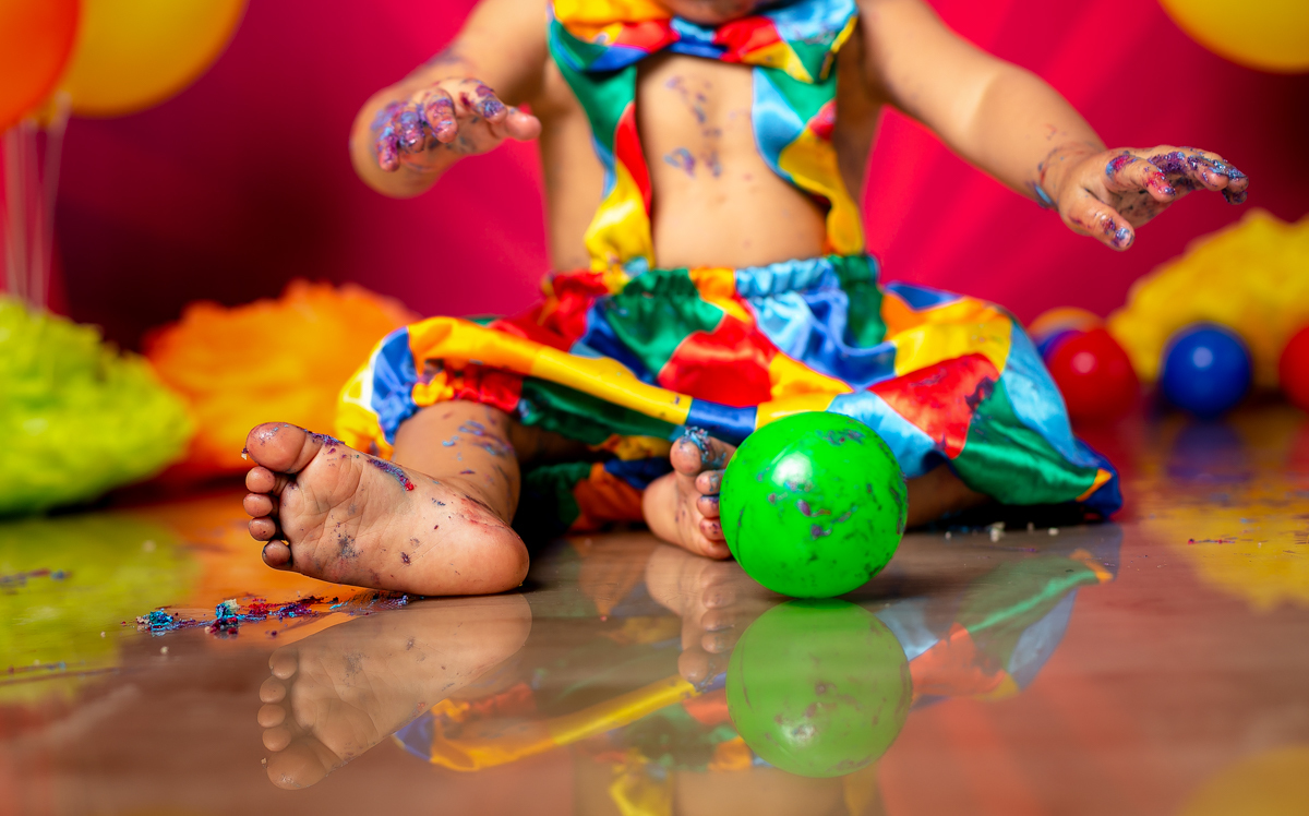 Fotografia em estúdio ensaio infantil smash the cake circo