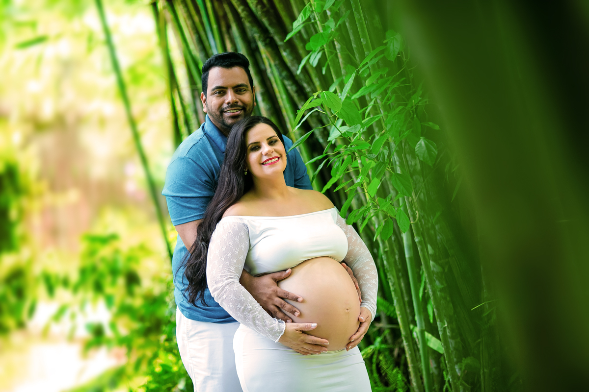 Ensaio externo de gestante em meio ao verde em Parque Crémerie Petrópolis/RJ