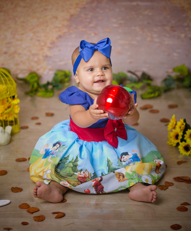 Ensaio em estúdio infantil temático Branca de Neve Cute