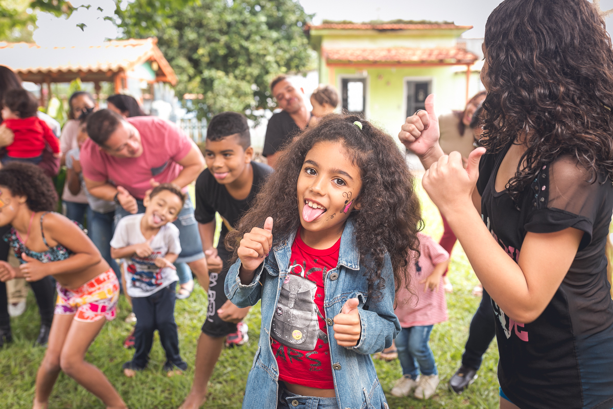 Brincadeiras na festa da Valentina  Mundo do Bita/Magé