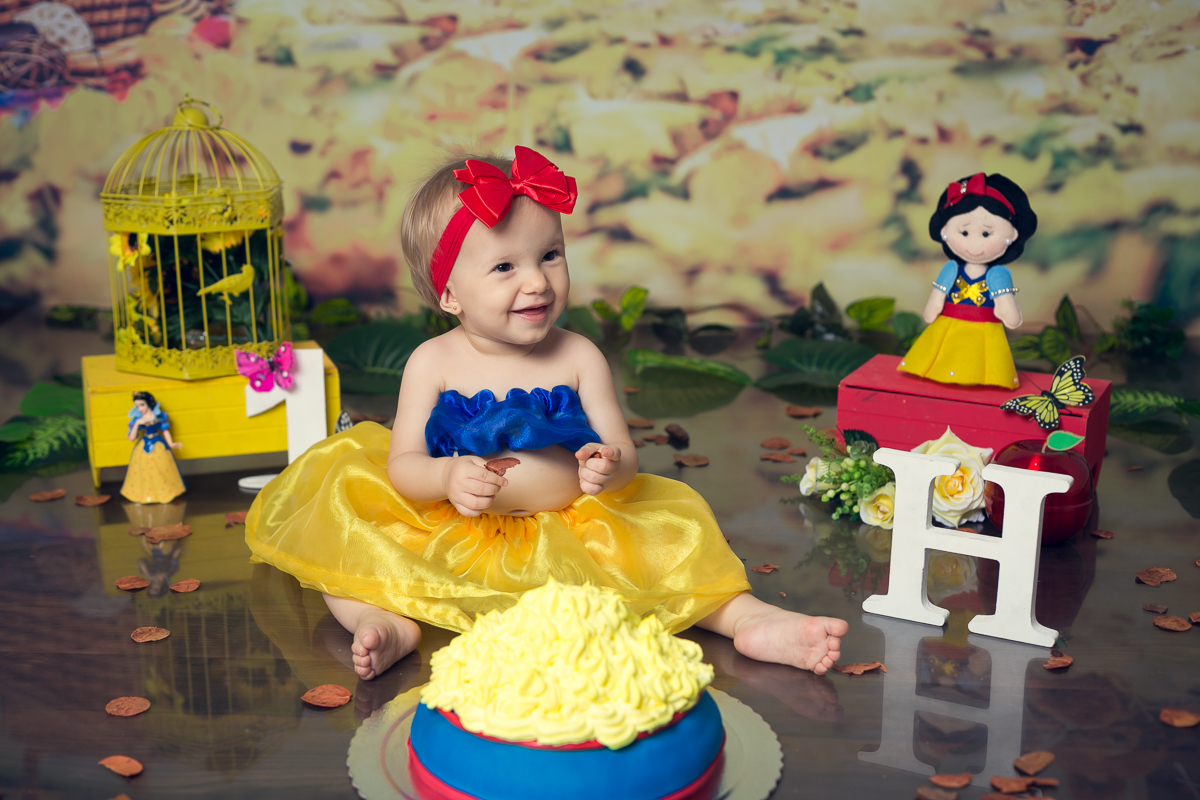 Smash the Cake em estúido temático-Branca de Neve/RJ