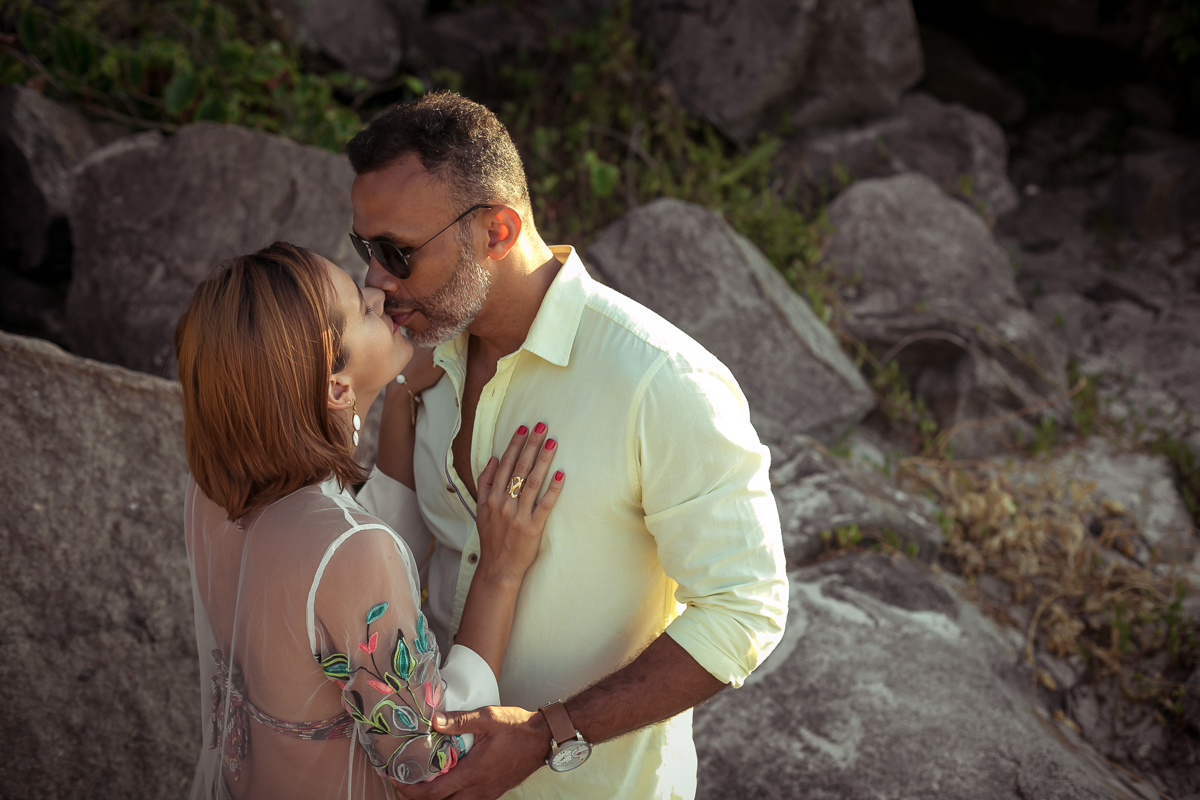 Ensaio de casal pré bodas de estanho em prainha do RJ