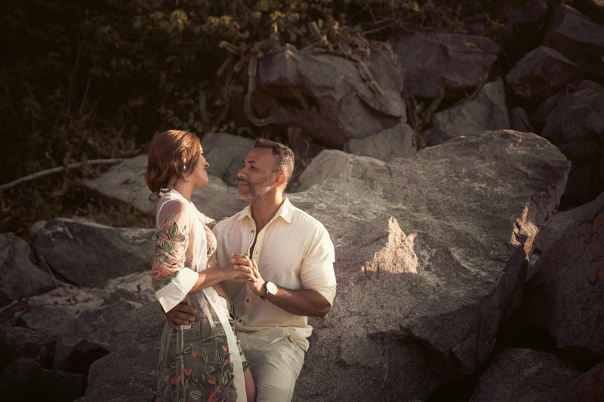 Ensaio casal  em ensaio comemorando bodas de estanho em praia de prainha/RJ