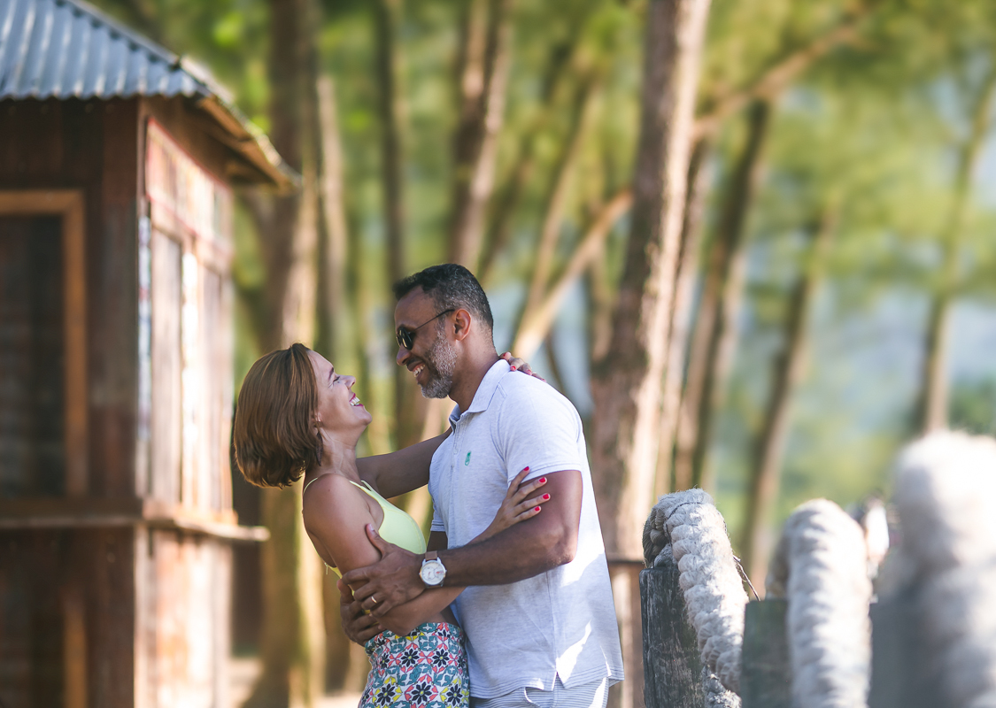 Fotografia de casal em ensaio externo/Grumari-J