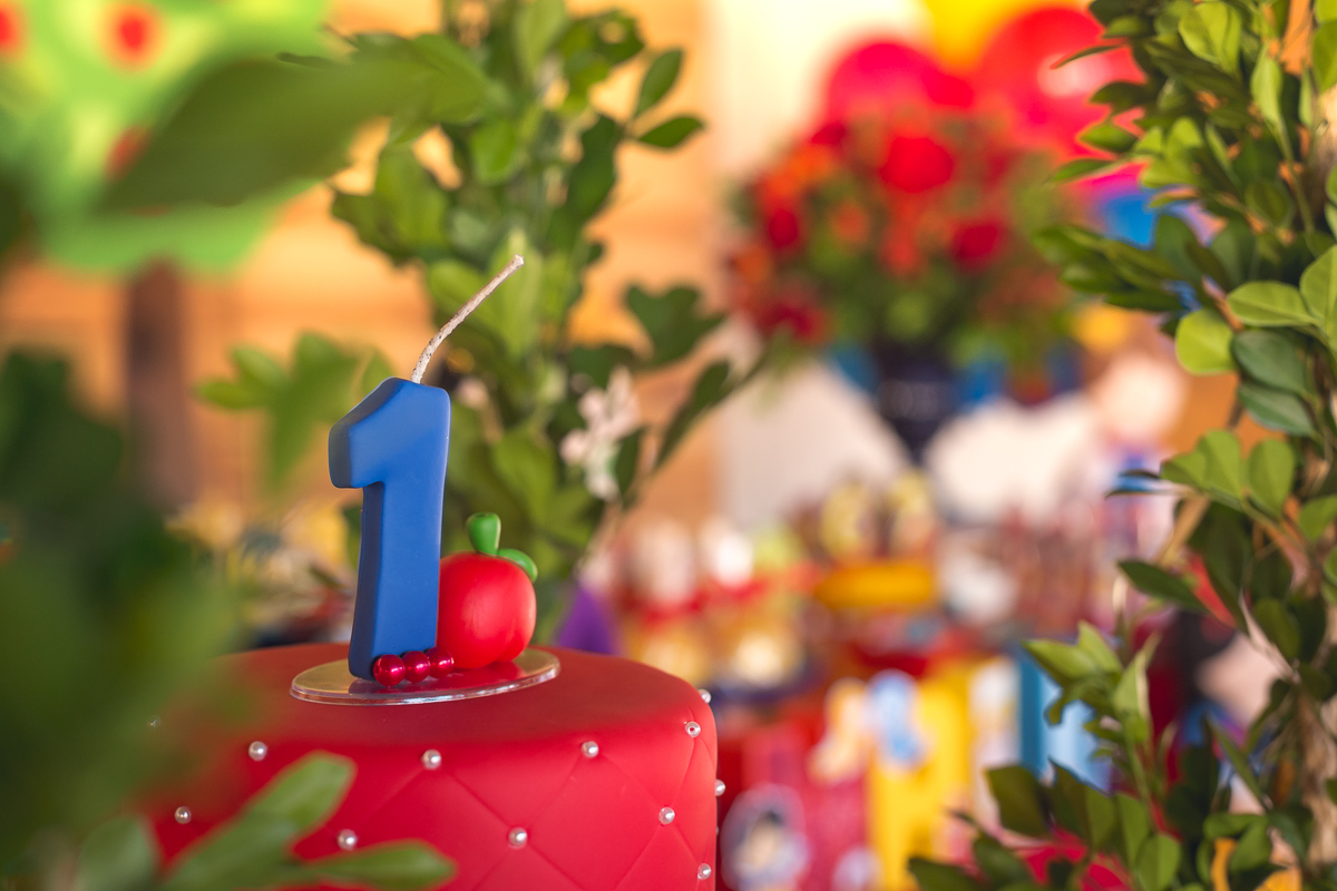 Topo bolo de 1 ano  em aniversário da maria luisa em espaço colonial festas e eventos-Santa Cruz/RJ