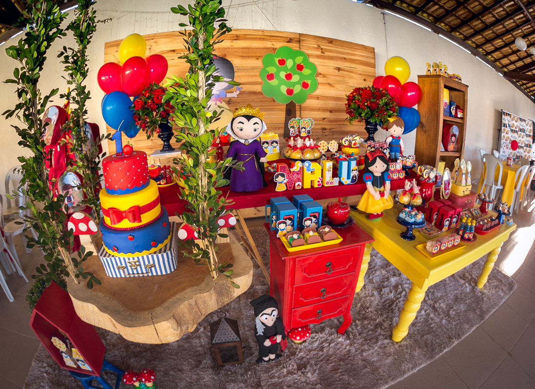 Decoração mesa tema branca de neve em sítio  em santa cruz RJ