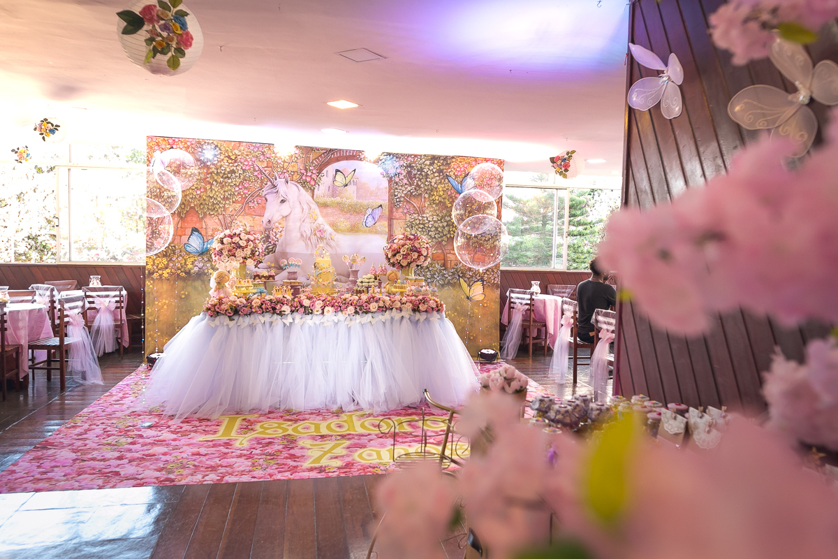 Decoração de luxo tema unicórnio  e as fadas em condomínio pontões da barra/rj