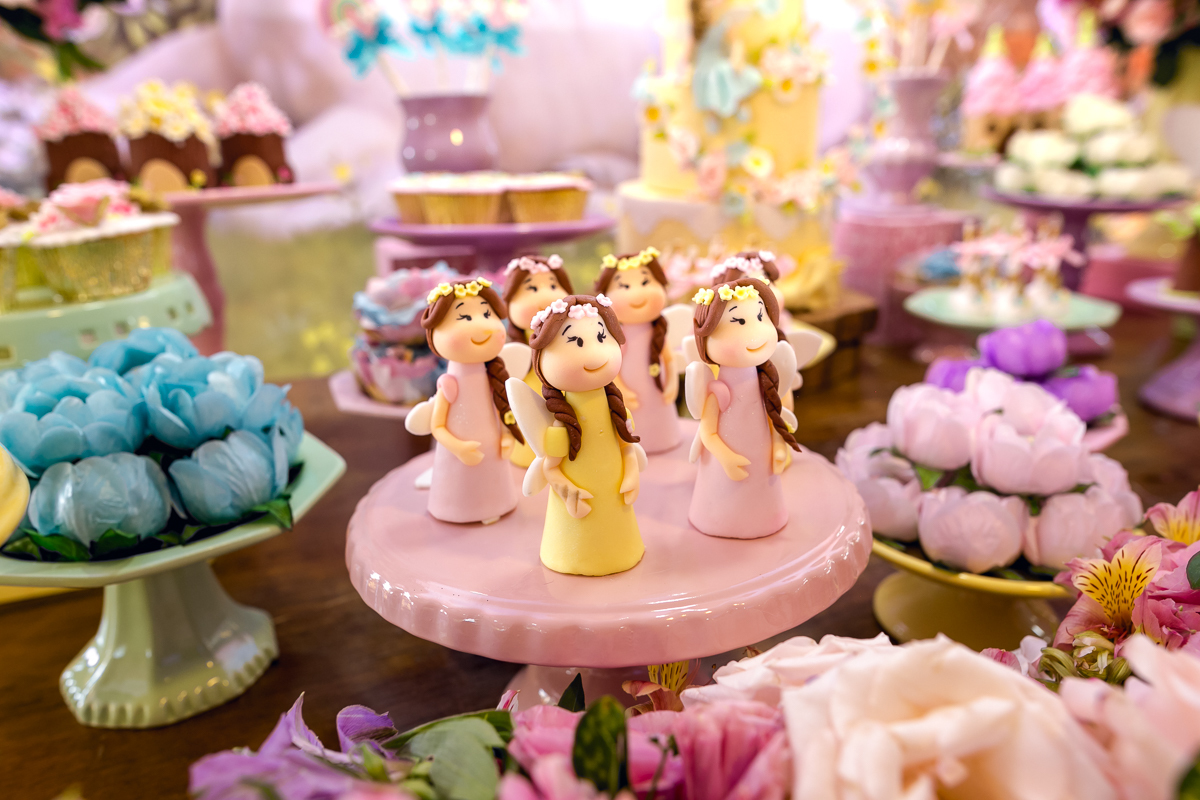 Docinhos em 3D fadas em festa de 7 anos Isadora em condomínio Pontões na Barra