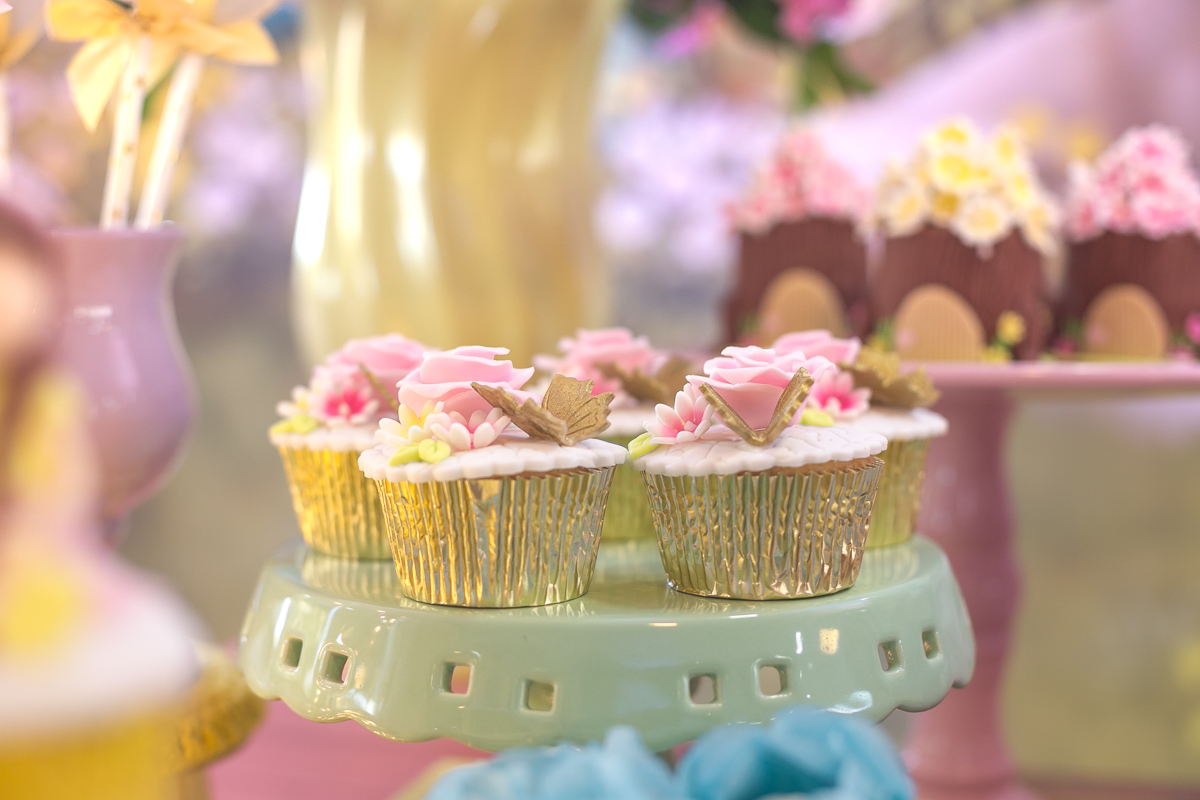 cupcake decorados em festa unicórnio no condomínio na barra da tijuca/RJ