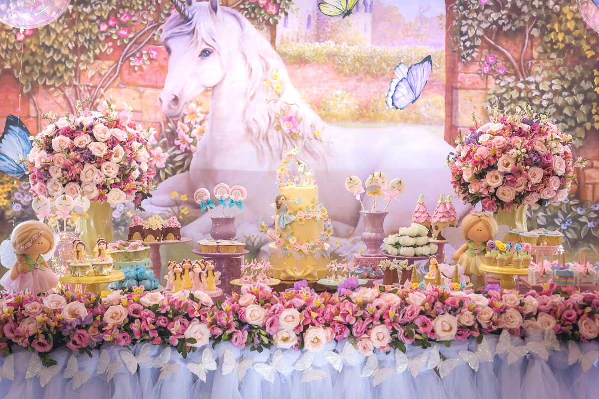 painel sublimado para uma decoração de unicórnio em condomínio pontões da barra