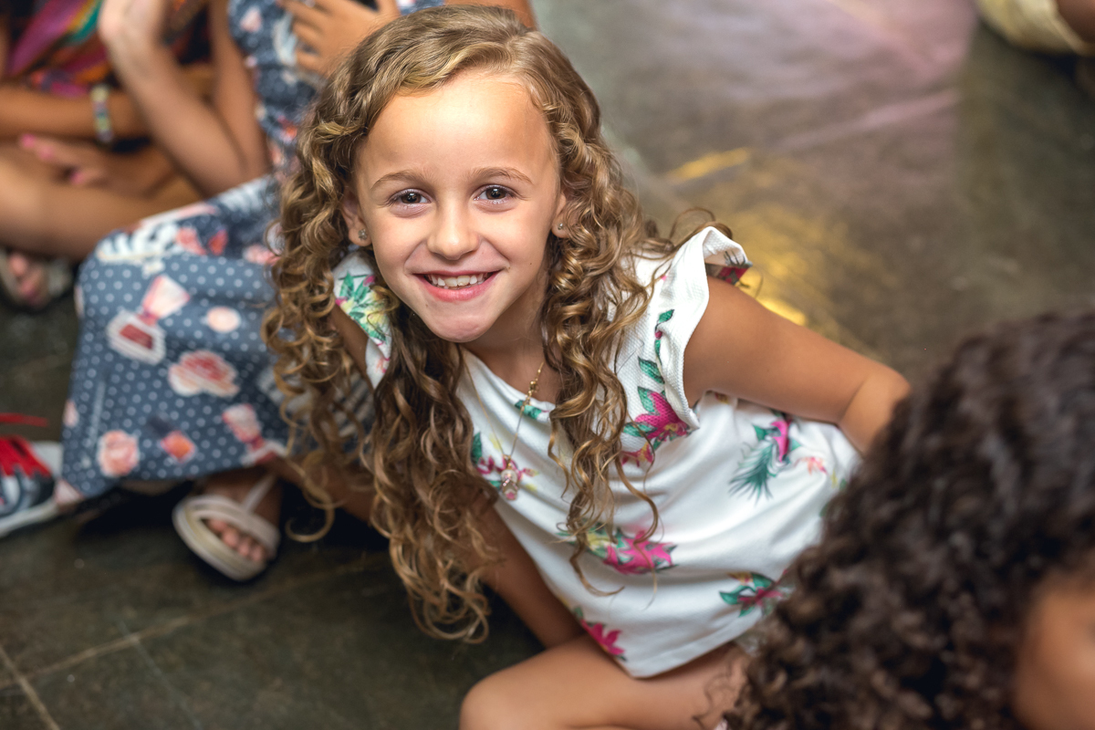 diversão e animação em festa de  sete anos em condomínio pontões da barra