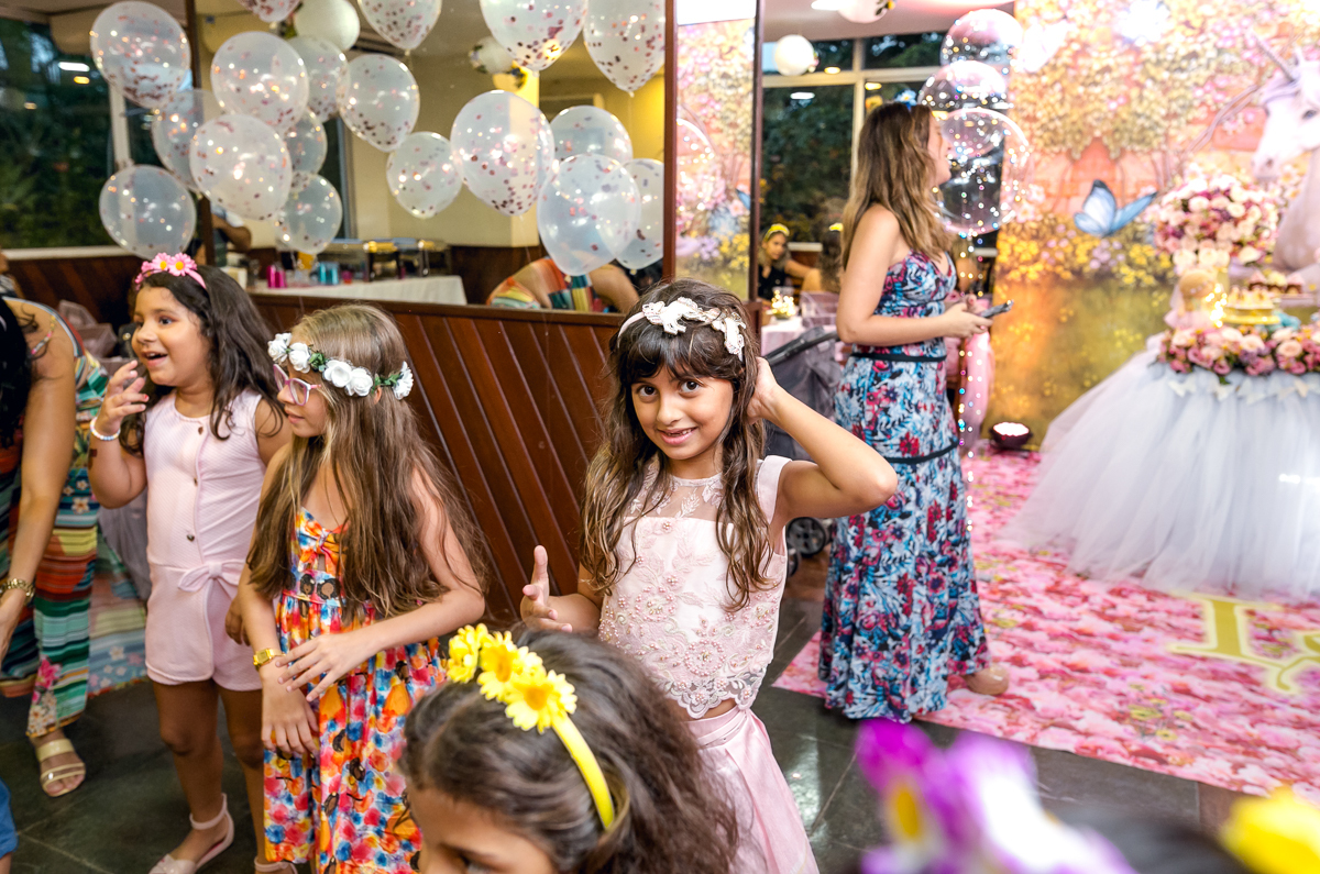 diversão e alegria em festa de sete anos da isadora no condomínio pontões da barra