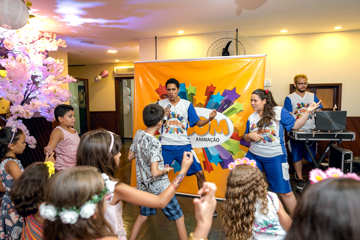 dança e coreografias no aniversário de sete anos da isadora em condomínio pontões da barra
