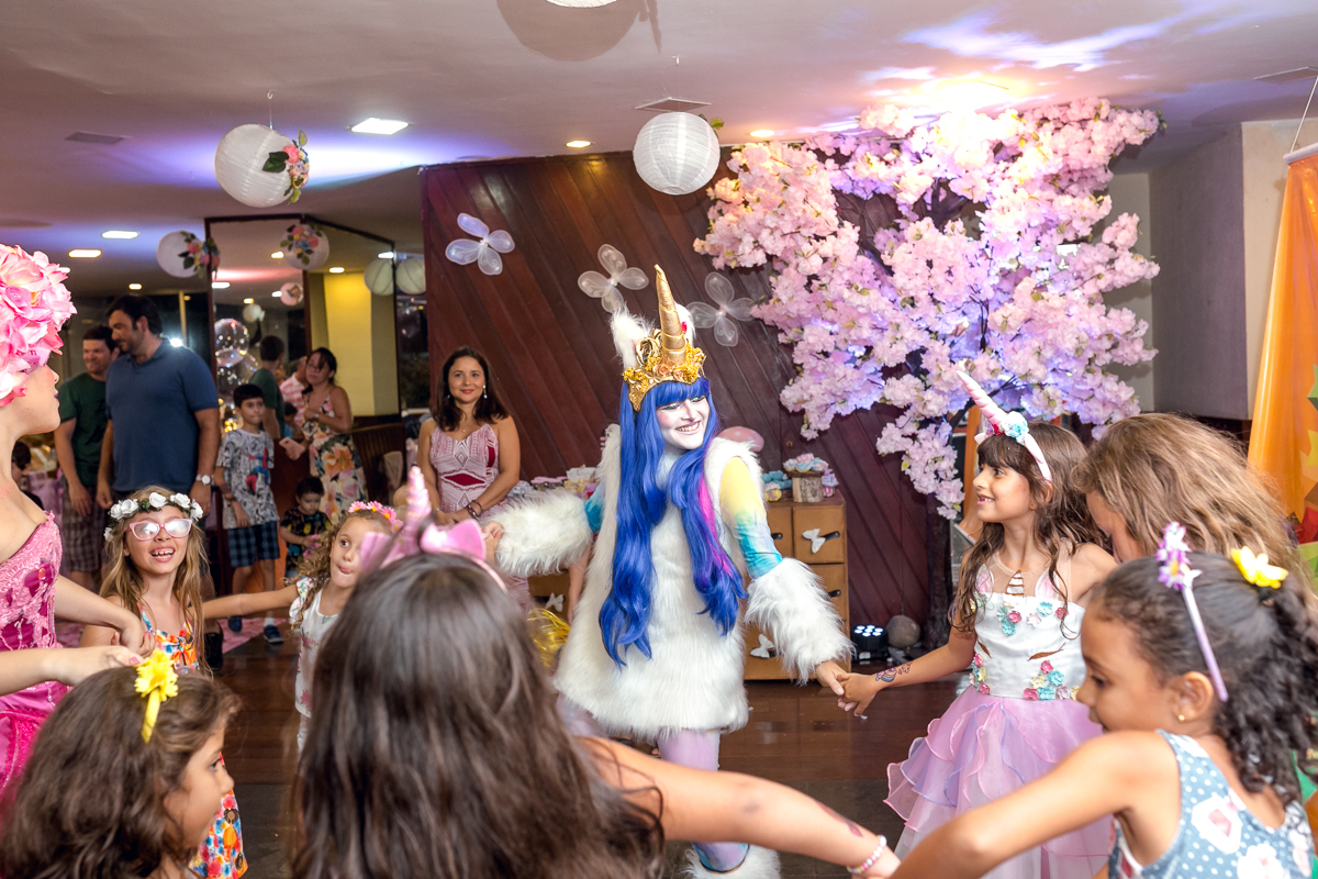 Personagem vivo unicórnio em festa infantil no condomínio pontões na barra/RJ