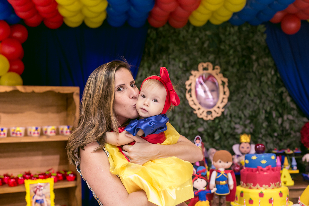 Aniversário de 1 ano tema branca de neve cute em casa de festas mundo os sonhos/bangu