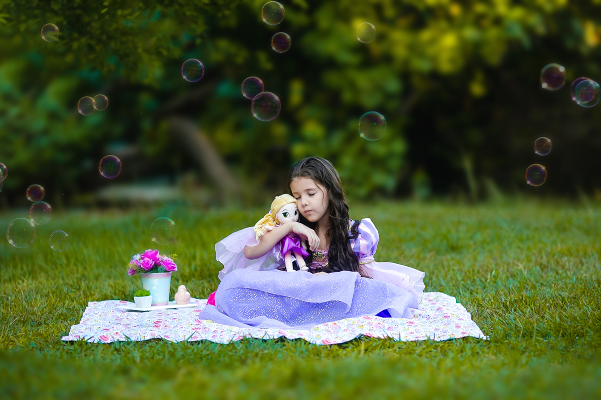 Ensaio externo temático infantil Princesa Rapunzel realizadona quinta da boa vsita-São cristovão/RJ