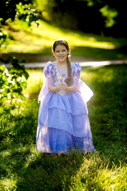 Ensaio temático infantil  menina com vestido Rapunzel em Quinta da BOa Vsita/RJ 