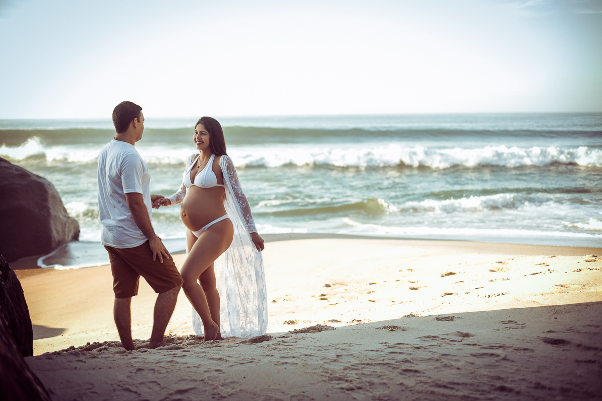 esposo junto em ensaio externo de gestante na prainha/RJ