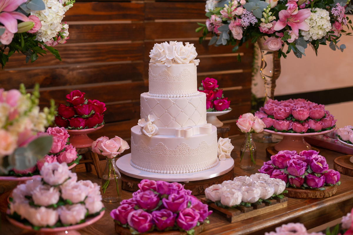 Bolo casamento todo branco -Barra-RJ