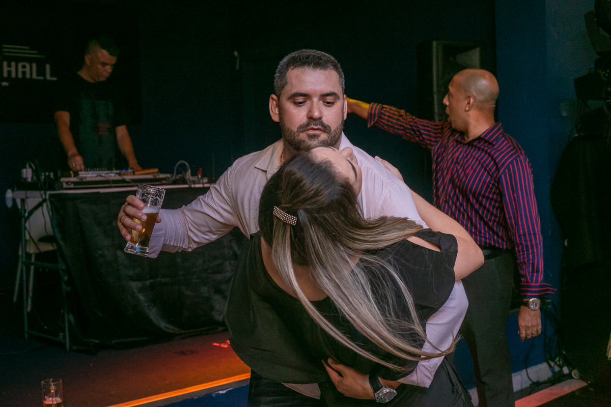 dança irmã noivo em festa na churrascaria baby beef-barra
