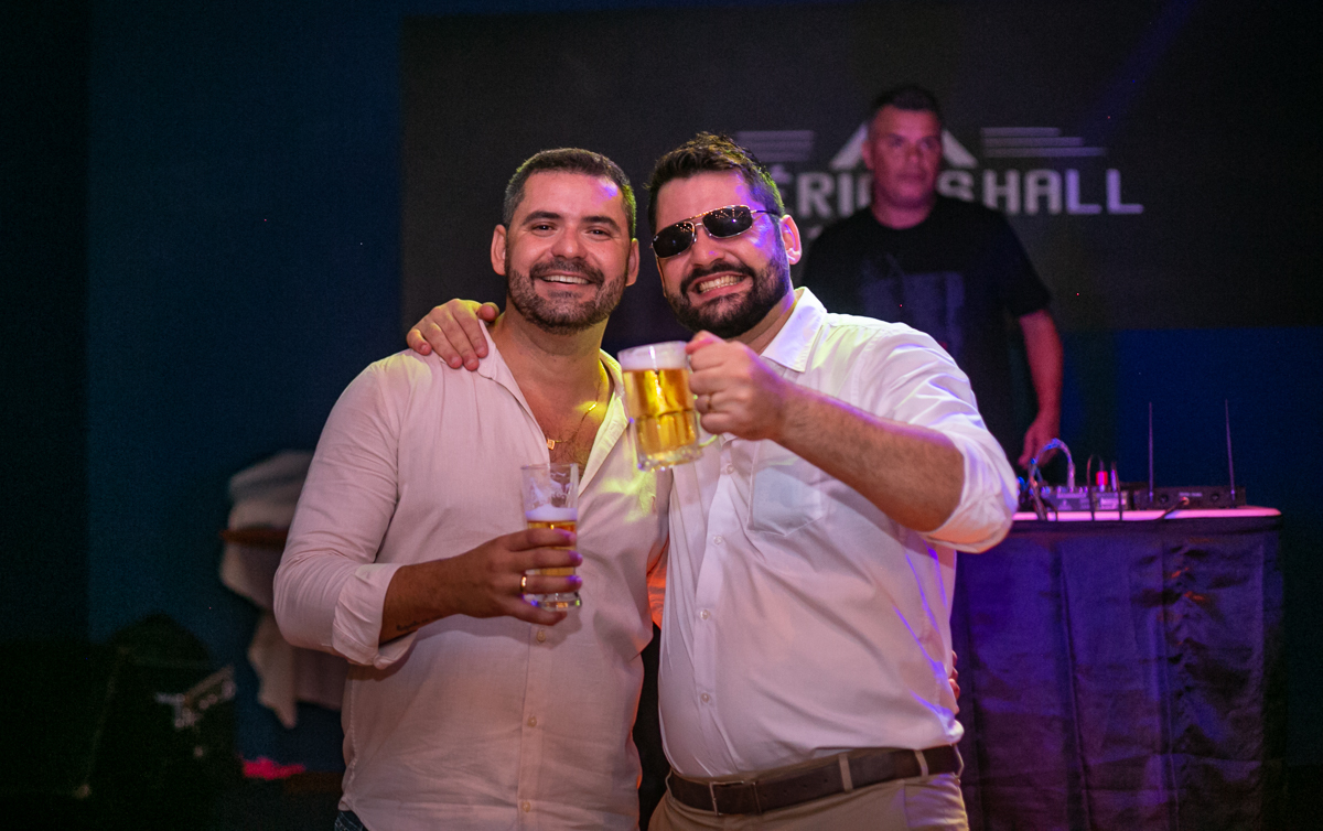 brinde a felicidade irmão do noivo em festa de casamento baby beef-barra 