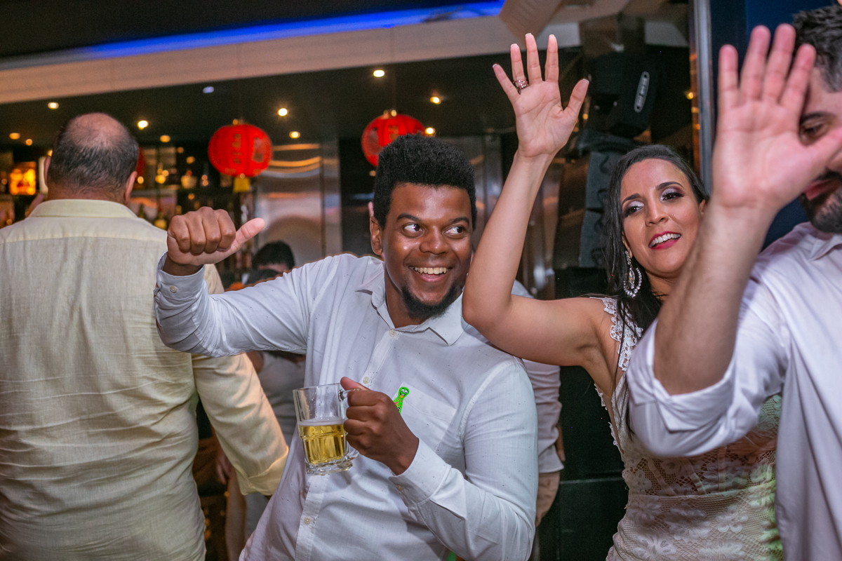 pista de dança anima na churrascaria bbay beef em festa de casamento
