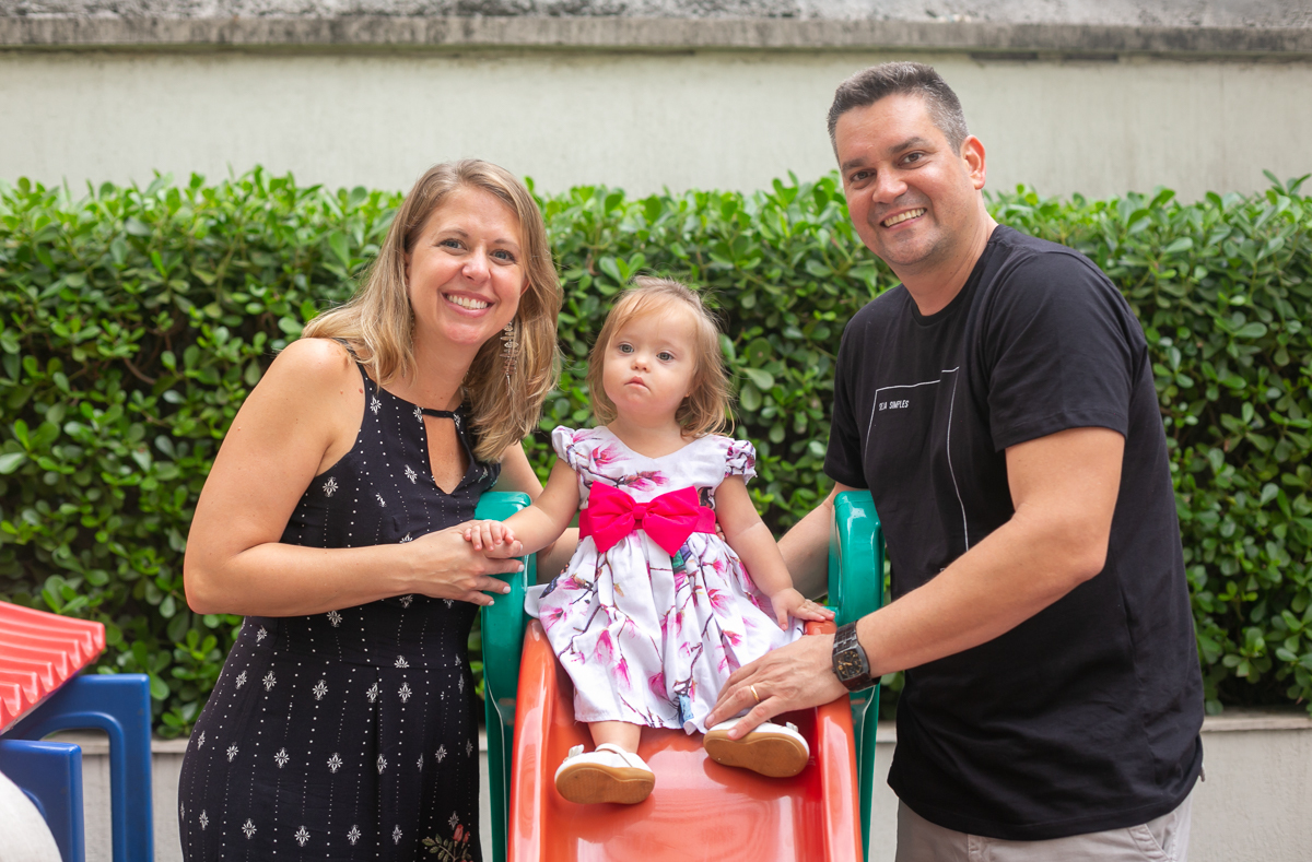 Fotografia de família escorrega da alegria em festa infantil mundo bita