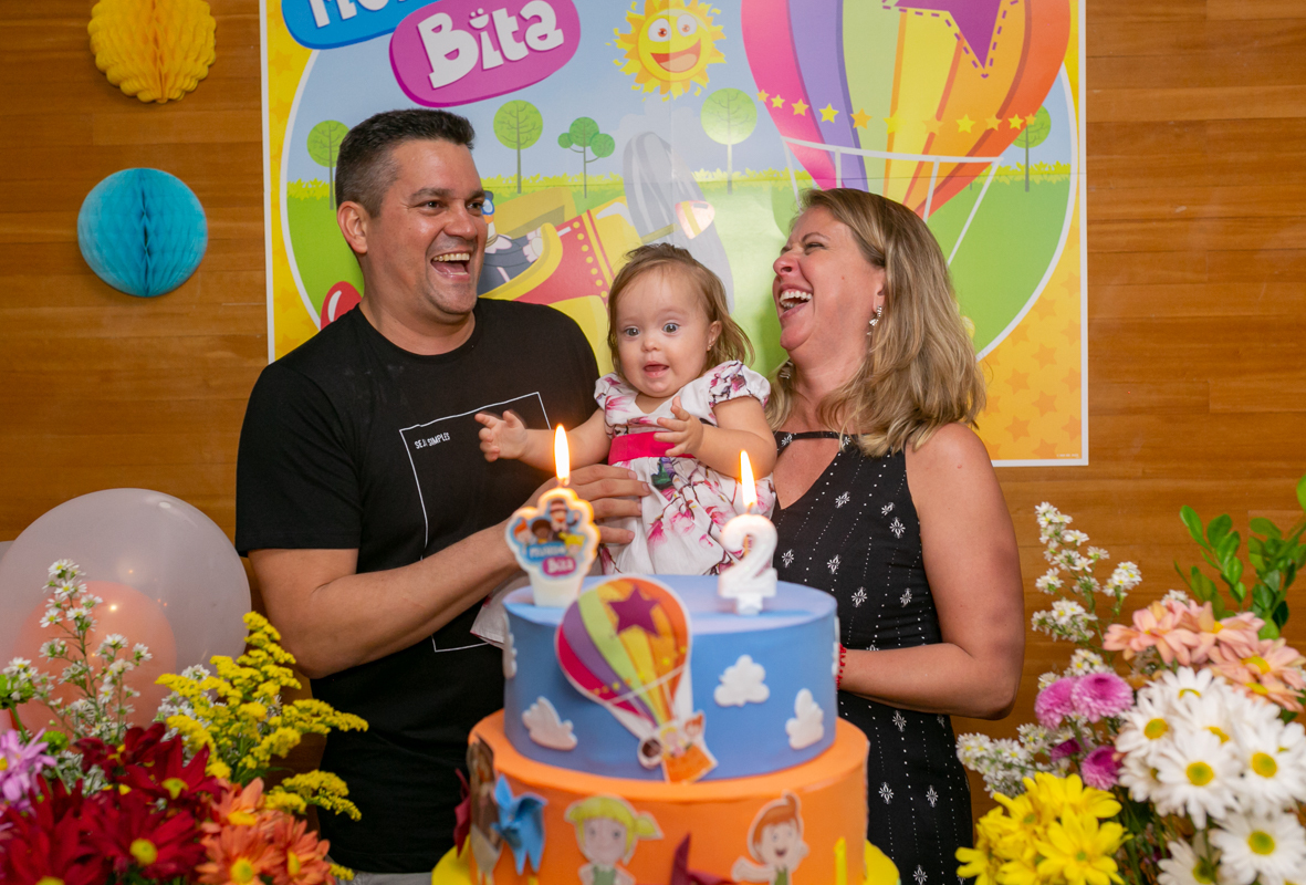 Bolo temático mundo do bita menina em festa de 2 anos