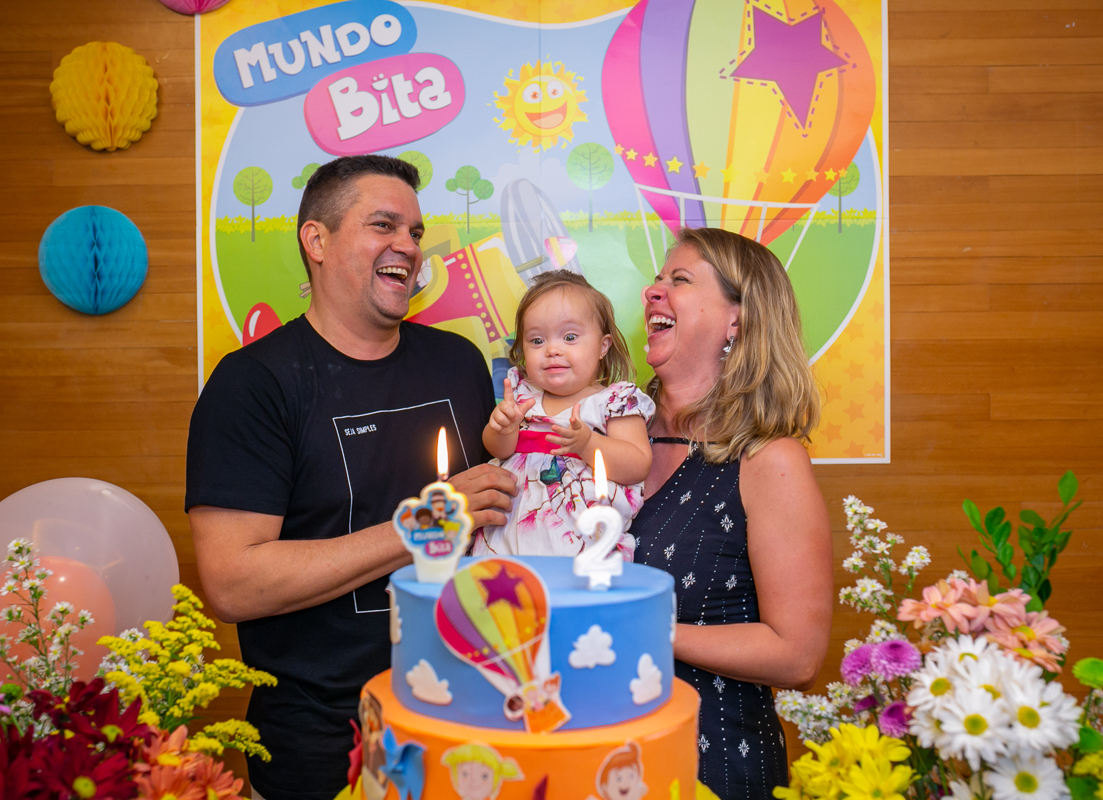 Diversão na hora do parabéns em festa do  mundo bita/RJ