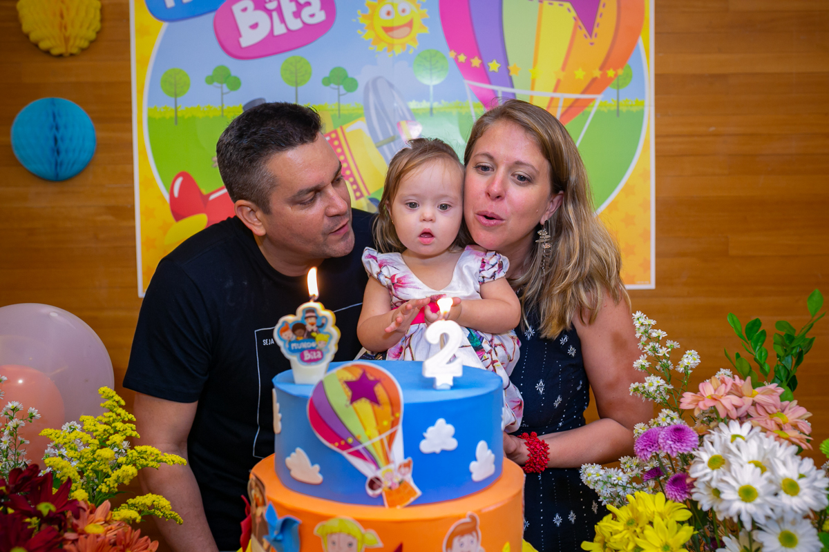 Decoração e bolo mundo bita-assoprando as velinhas-condomínio reserva de laranjeiras