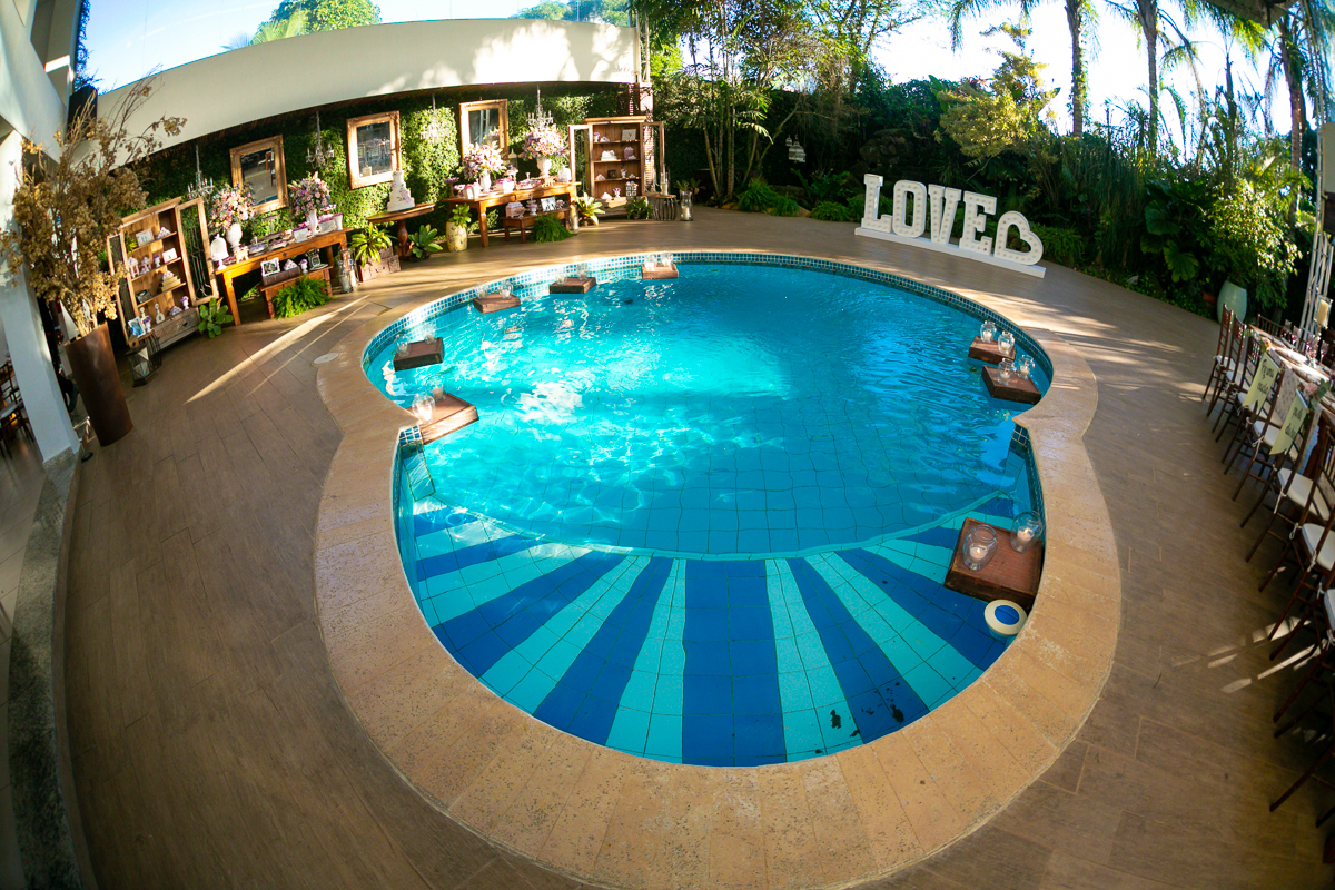 Piscina em forma de coração em Casa de Festa Bistrô 160 casamento