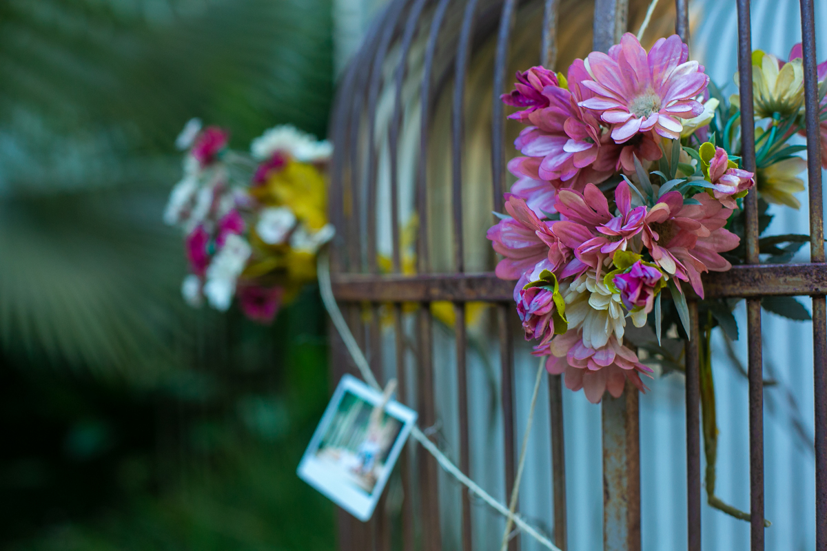 detalhes de flores em decoração rústica em casamento no Bistrô 160