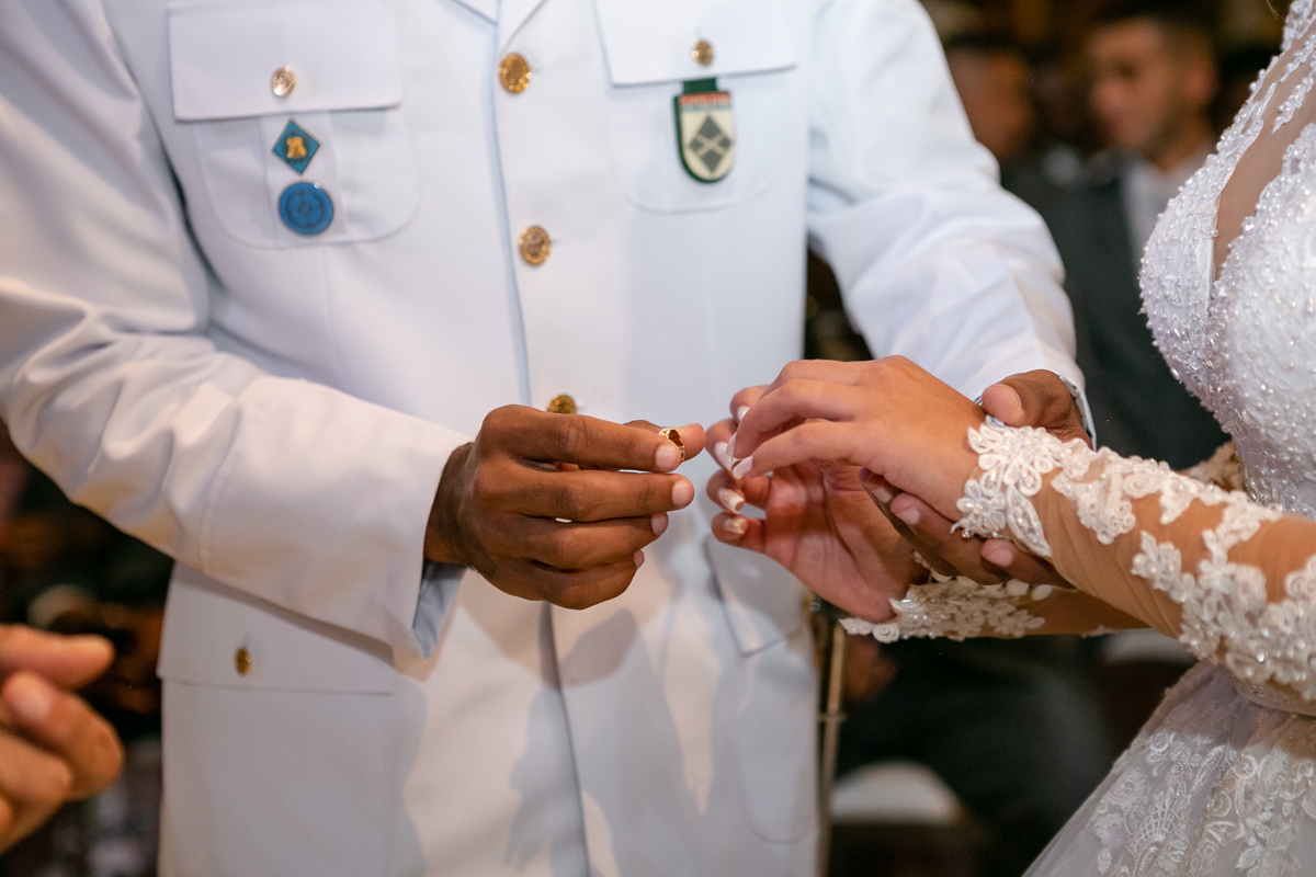 troca de alianças noivo Caio em Casa de festas Bistrô 160