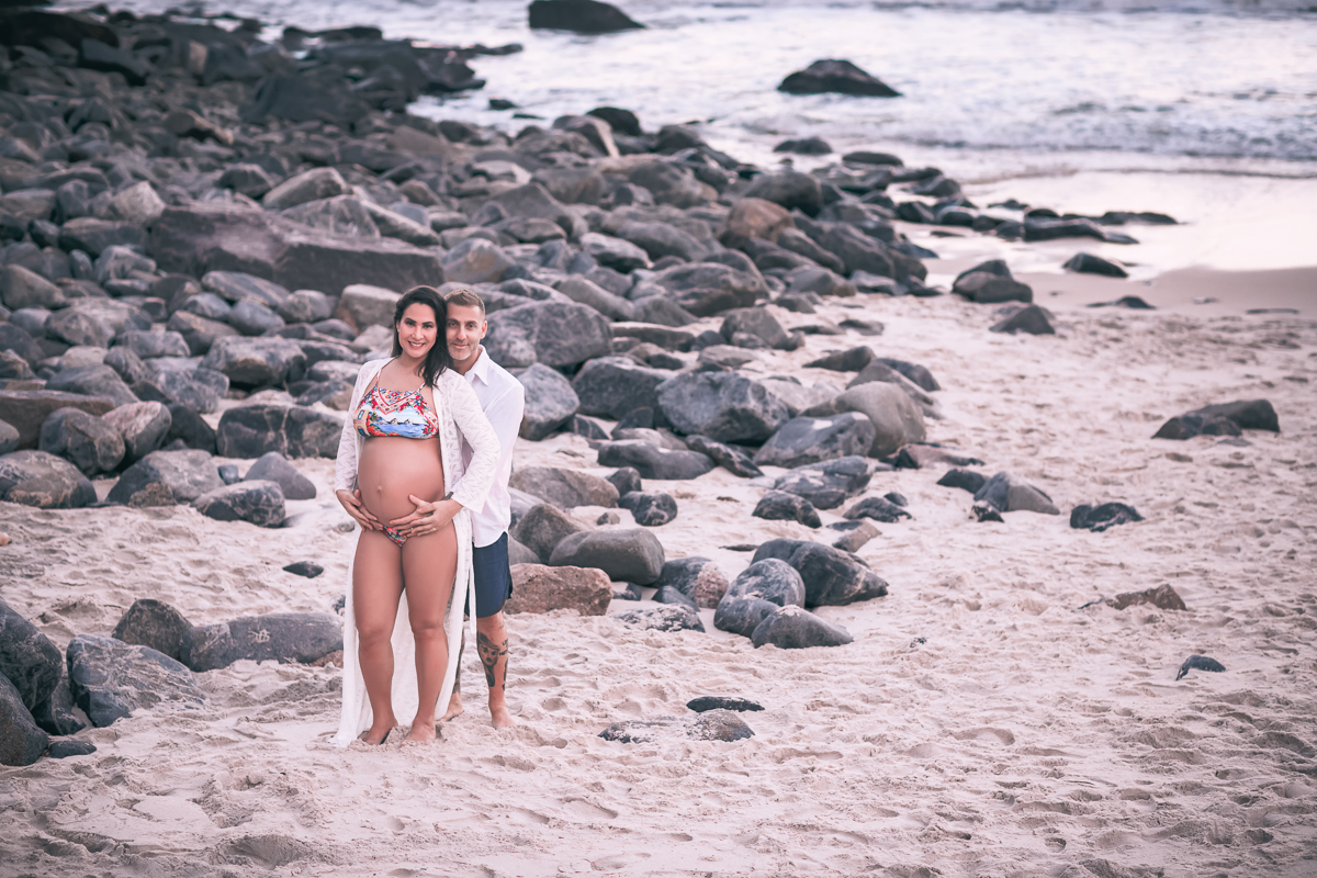 ensaio fotográfico externo de gestante na praia/RJ